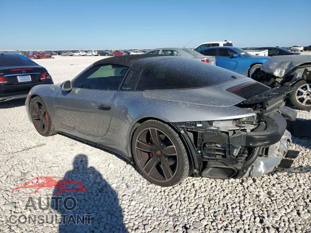 PORSCHE 911 2018 - WP0BB2A95JS135038