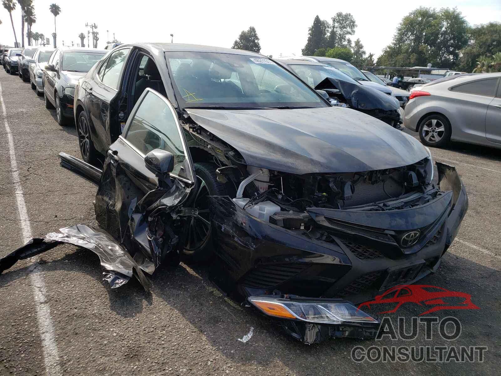TOYOTA CAMRY 2018 - 4T1B11HK8JU601194