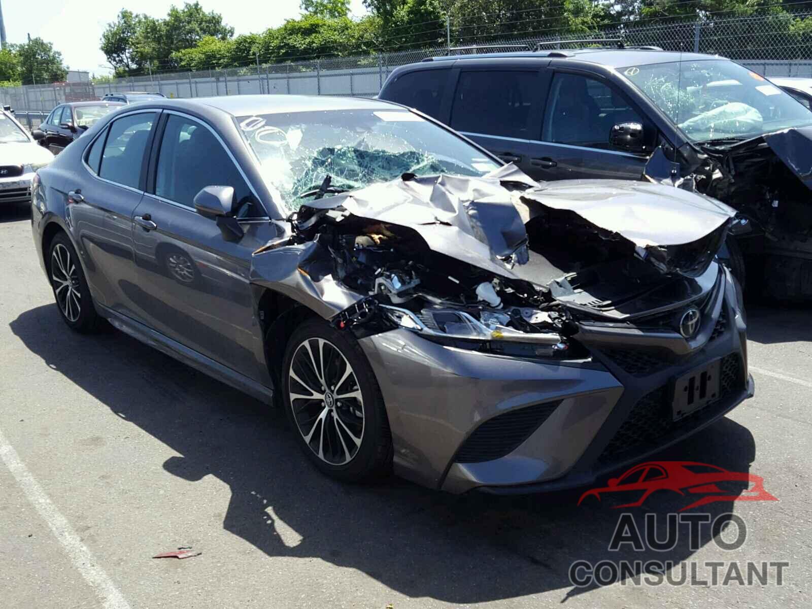 TOYOTA CAMRY 2018 - 4T1B11HK0JU022443