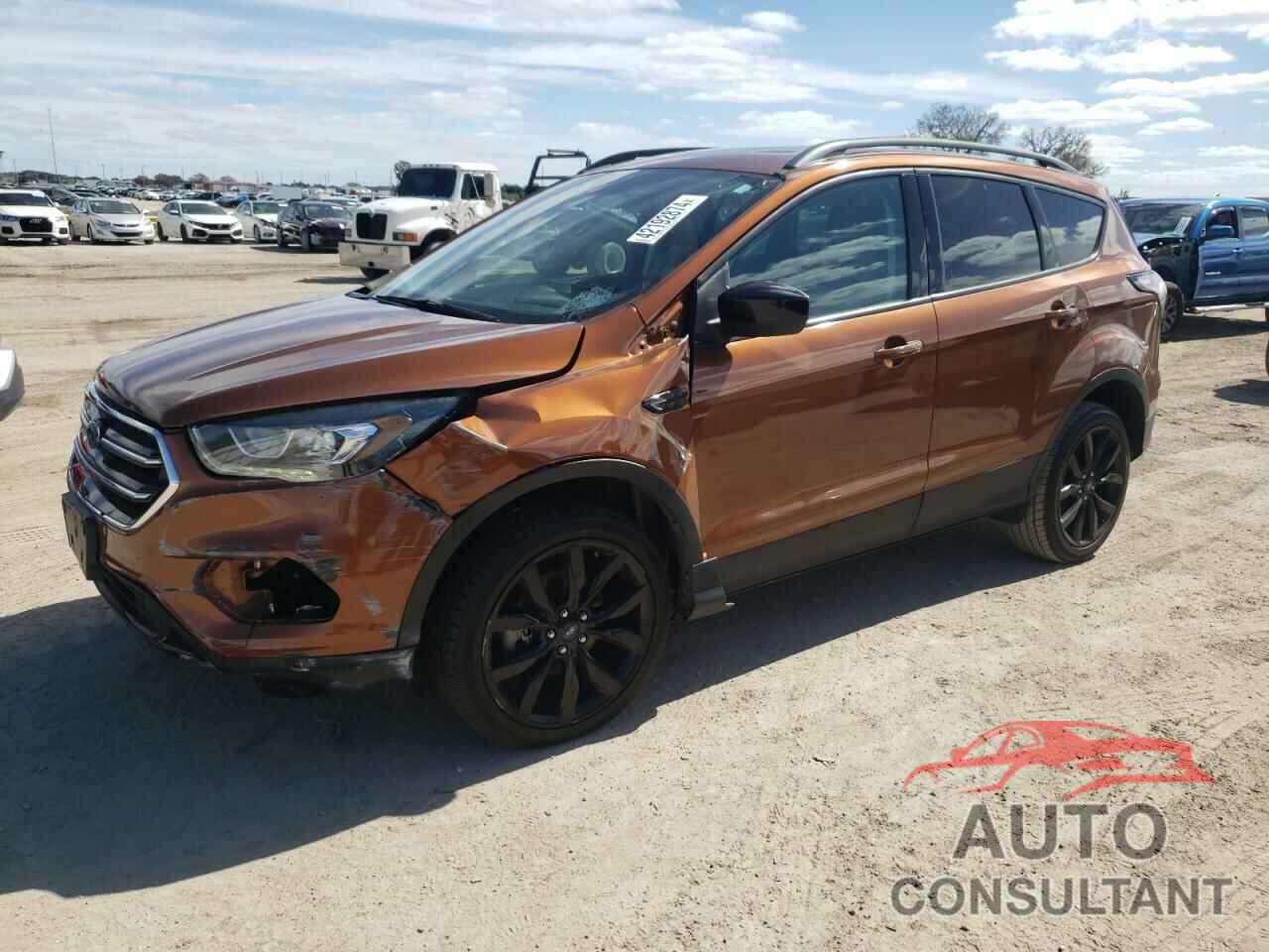 FORD ESCAPE 2017 - 1FMCU9GD4HUC75028