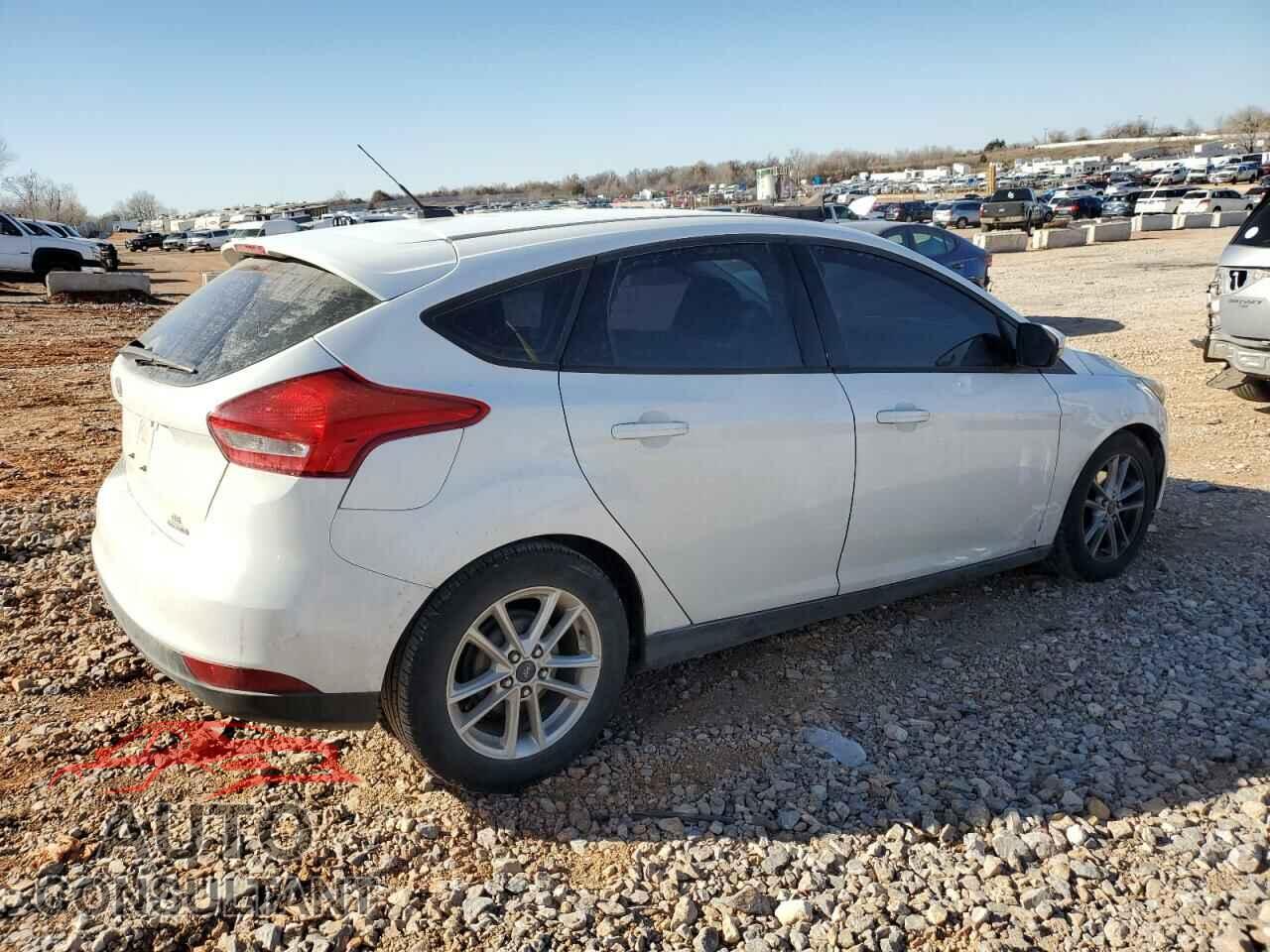 FORD FOCUS 2015 - 1FADP3K24FL203614