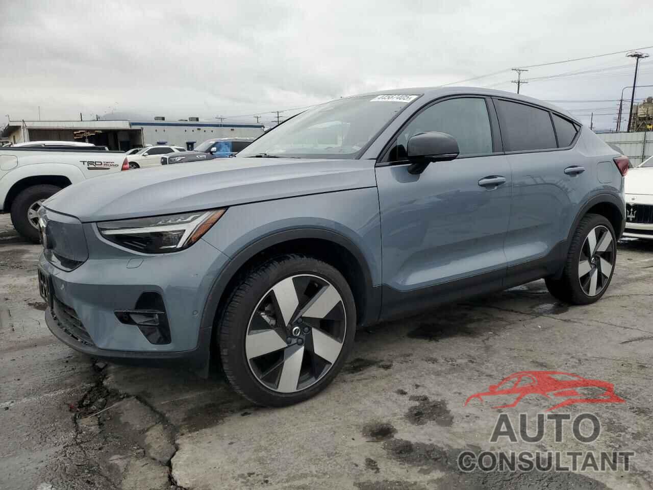 VOLVO C40 RECHAR 2023 - YV4ED3GM3P2053467