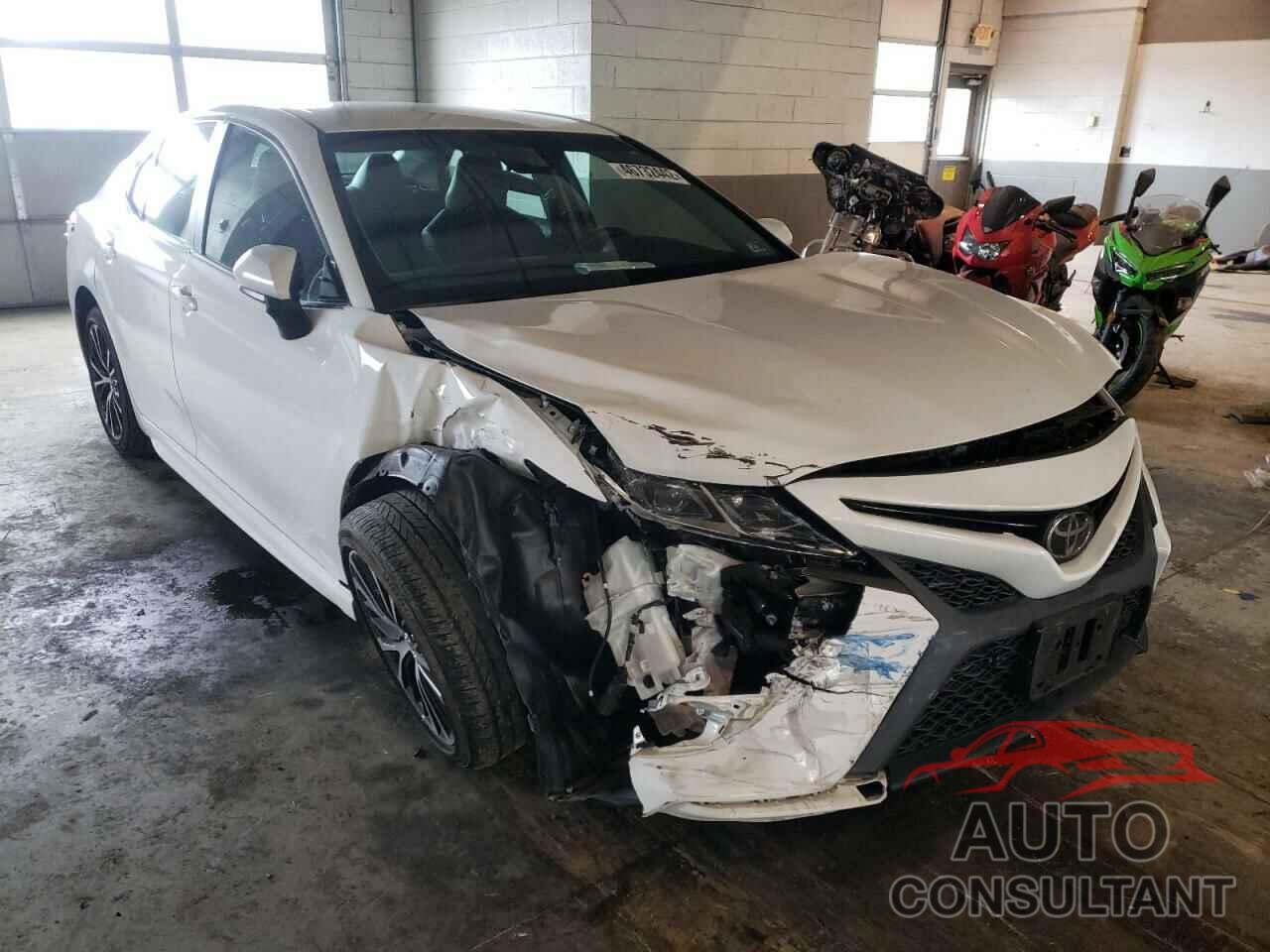 TOYOTA CAMRY 2018 - 4T1B11HK8JU584087