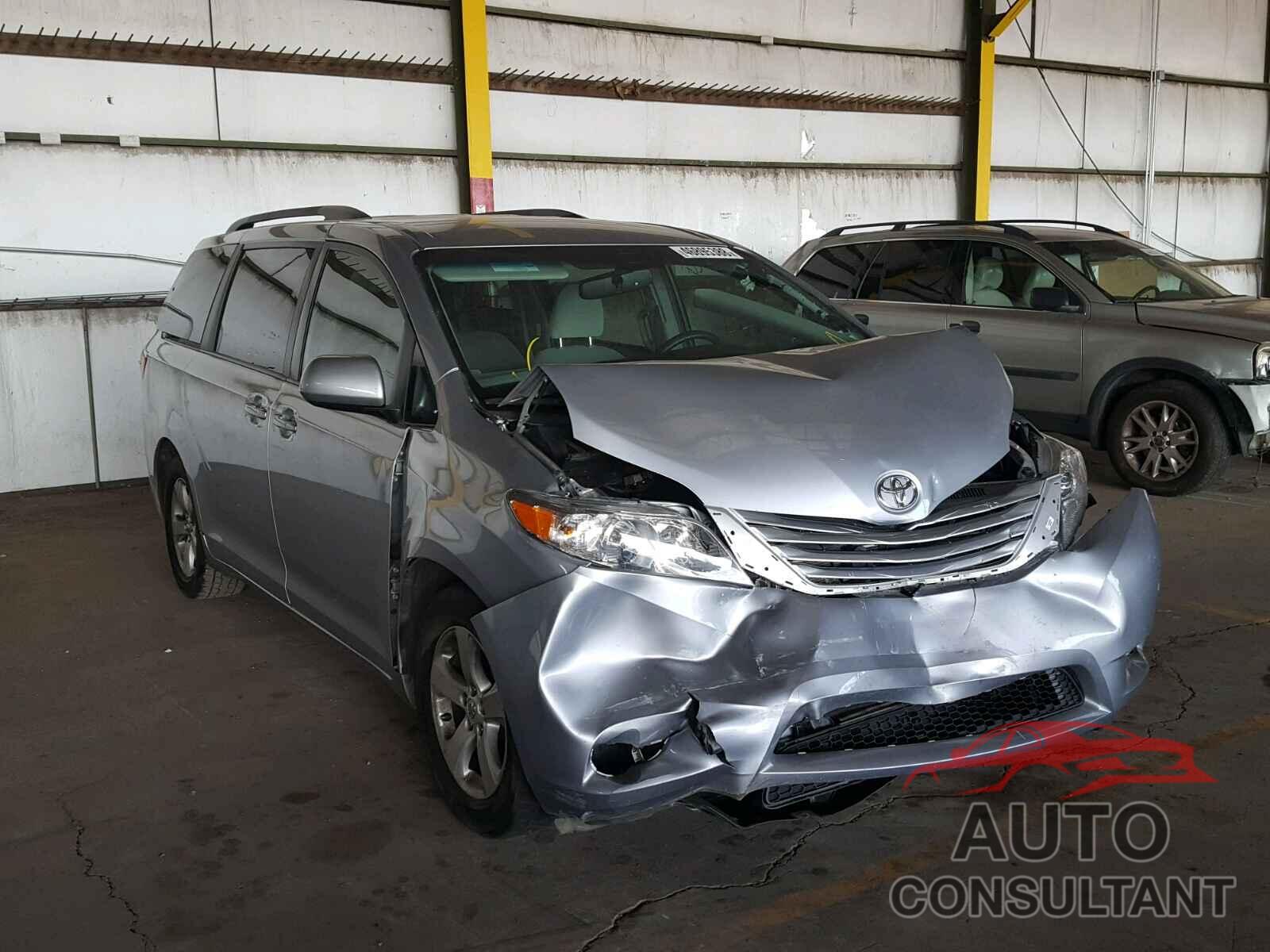 TOYOTA SIENNA LE 2015 - 5TDKK3DC1FS675001