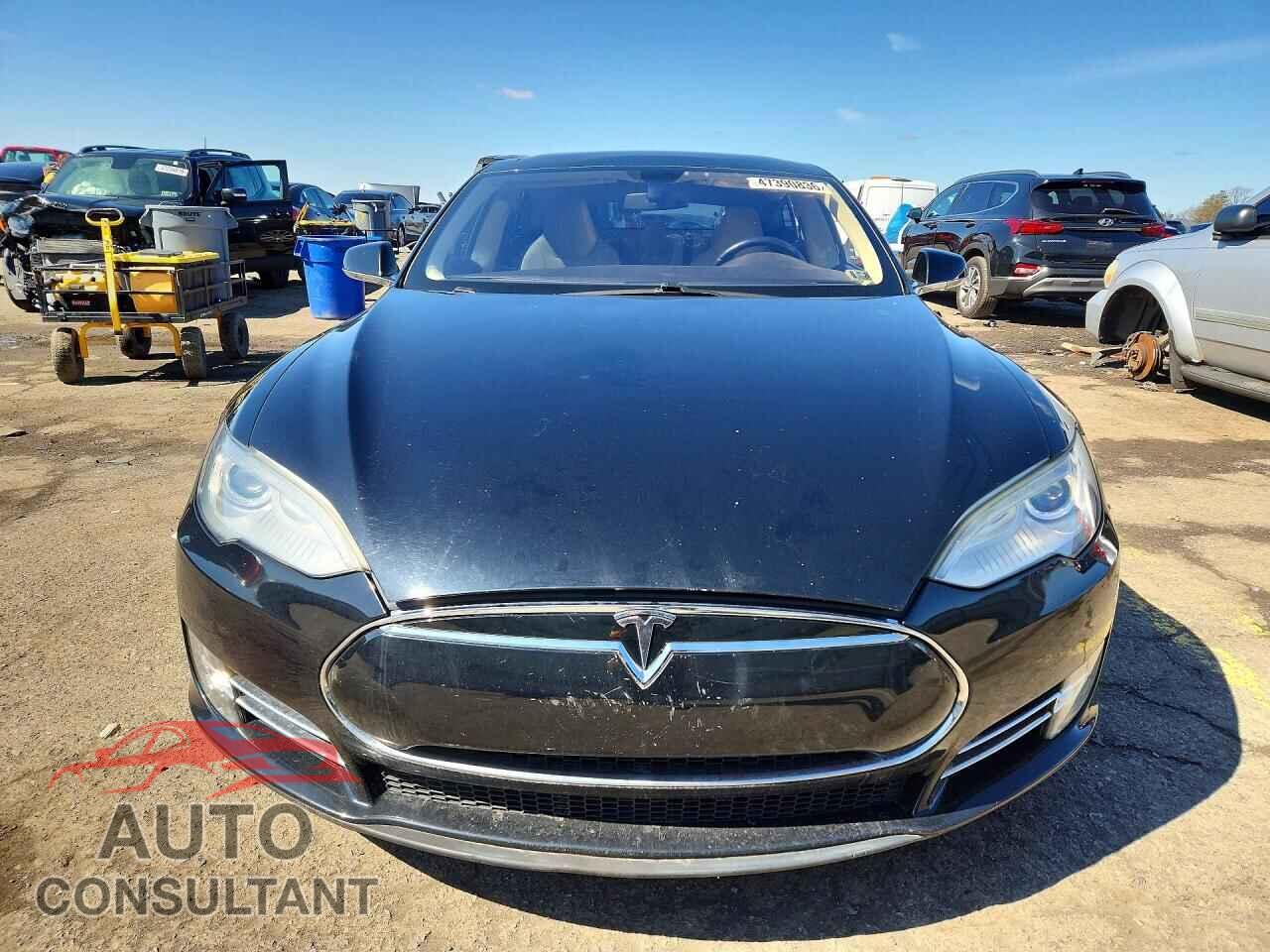 TESLA MODEL S 2013 - 5YJSA1CG0DFP17672