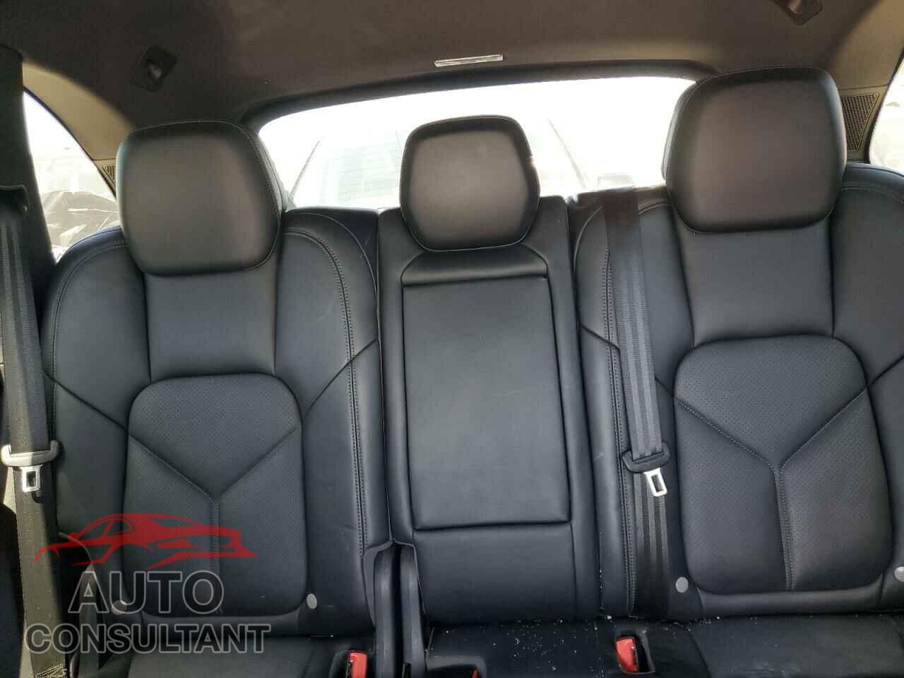 PORSCHE CAYENNE 2016 - WP1AA2A23GLA00627