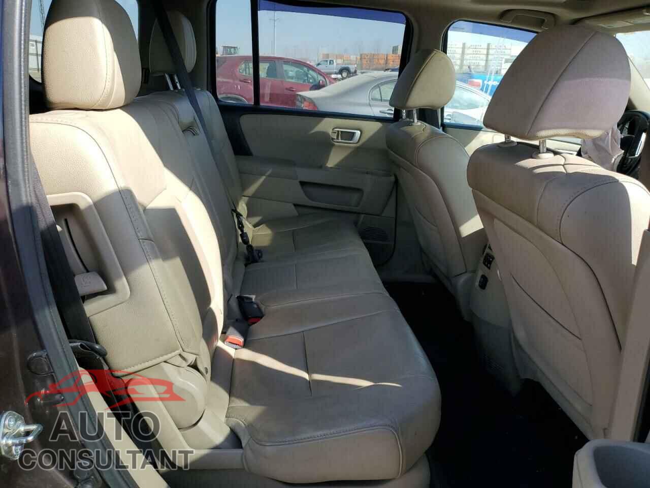HONDA PILOT 2015 - 5FNYF4H51FB037819
