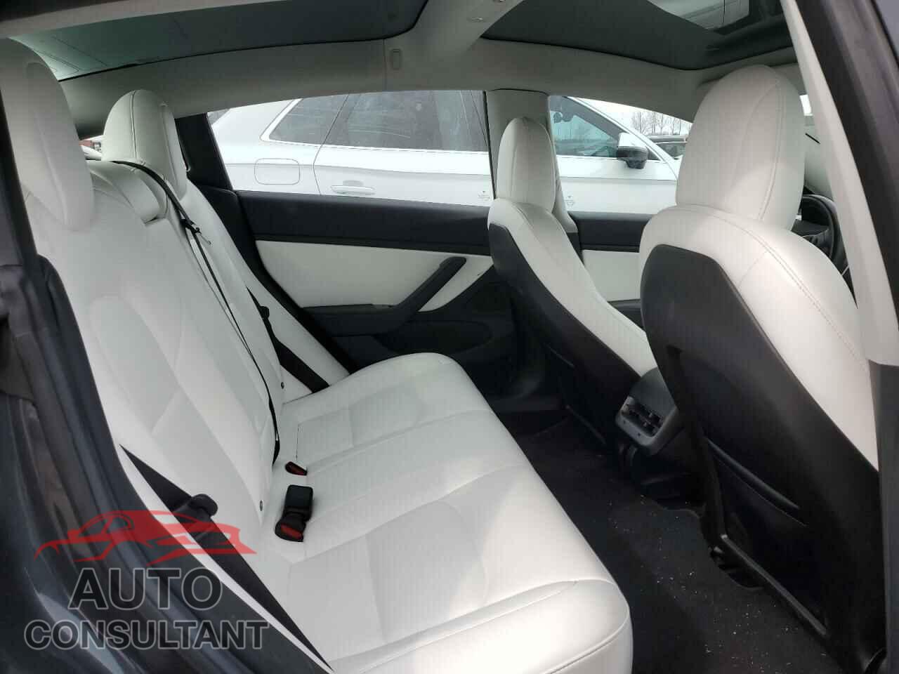 TESLA MODEL 3 2018 - 5YJ3E1EB0JF107910