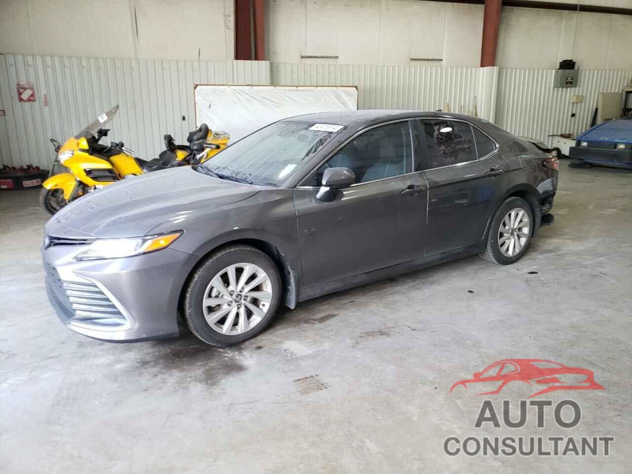 TOYOTA CAMRY 2022 - 4T1C11AK8NU673033