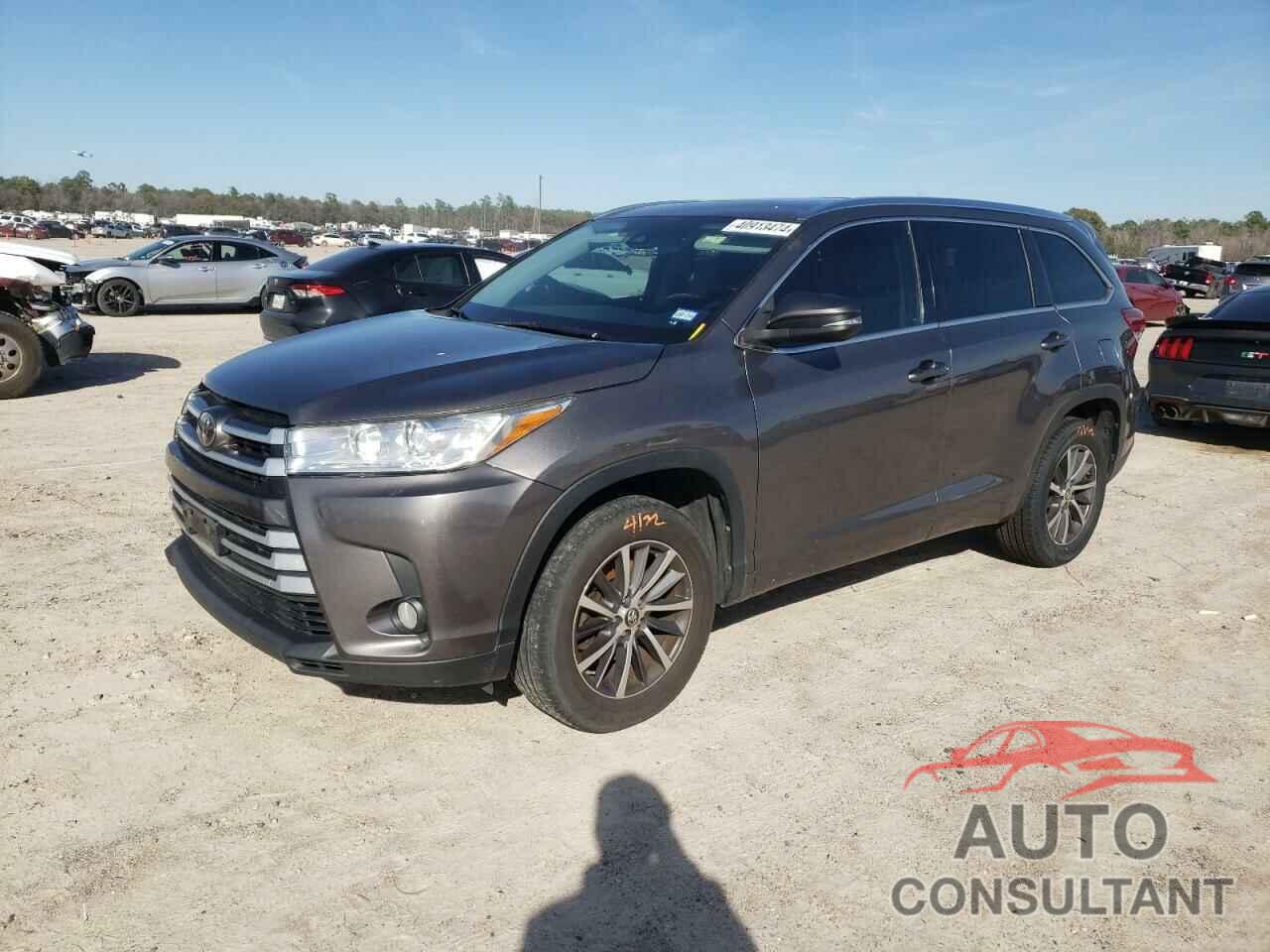 TOYOTA HIGHLANDER 2017 - 5TDKZRFH1HS211457