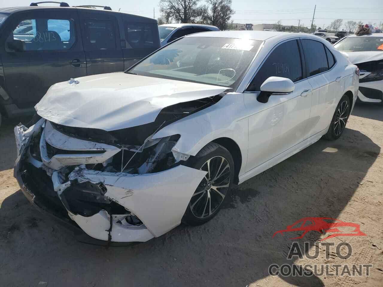 TOYOTA CAMRY 2018 - 4T1B11HK3JU641733