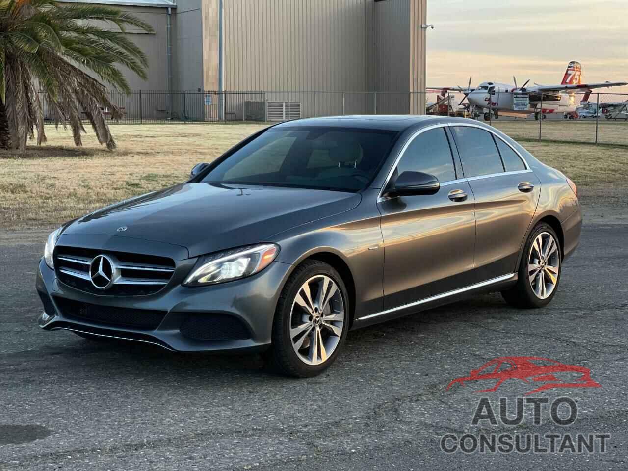 MERCEDES-BENZ C CLASS 2018 - 55SWF4HB1JU239385