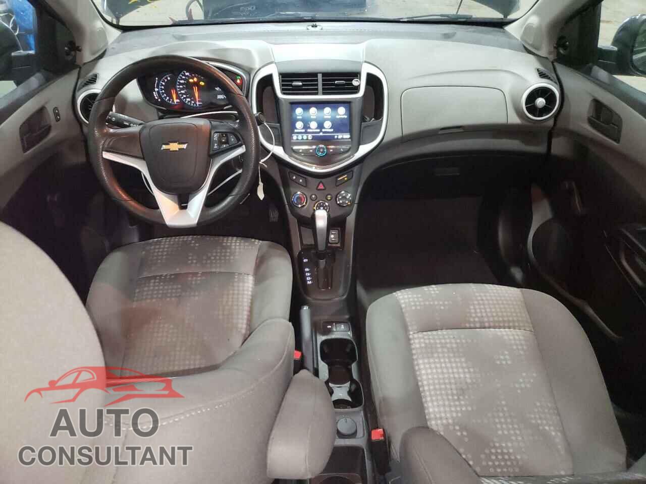 CHEVROLET SONIC 2018 - 1G1JB5SG2J4118530