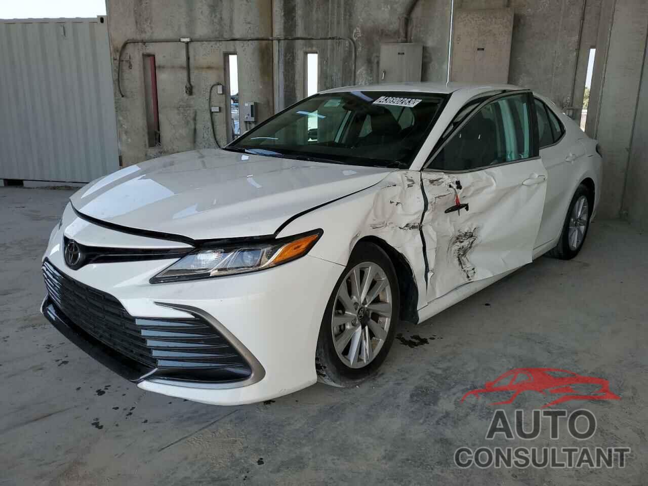 TOYOTA CAMRY 2022 - 4T1C11AK9NU620602