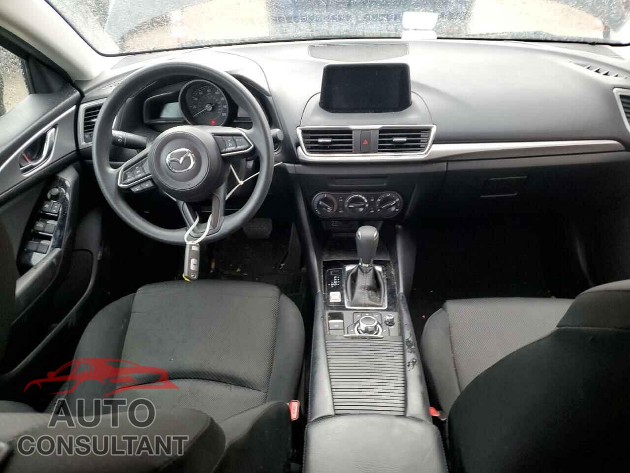 MAZDA 3 2018 - 3MZBN1K77JM219589