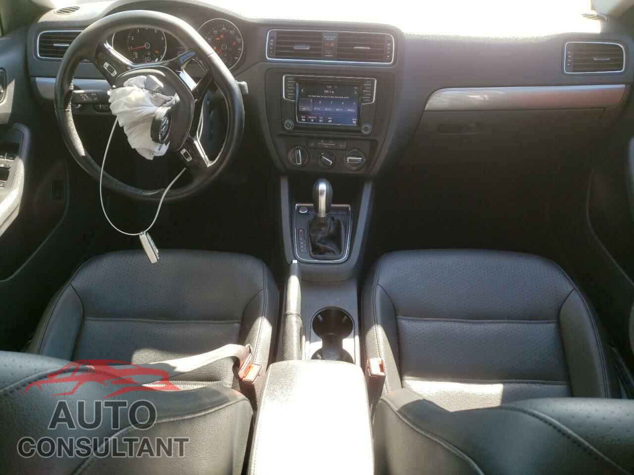 VOLKSWAGEN JETTA 2017 - 3VWDB7AJ9HM402004