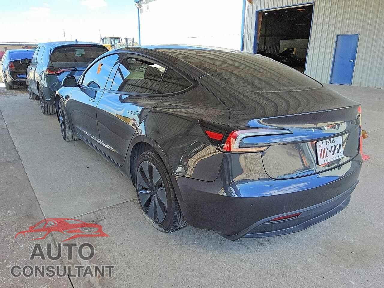 TESLA MODEL 3 2025 - 5YJ3E1EA8SF007711