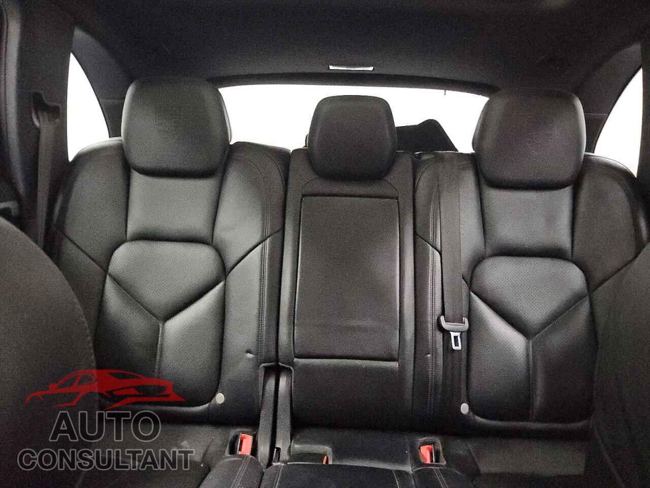 PORSCHE CAYENNE 2017 - WP1AE2A21HLA73310