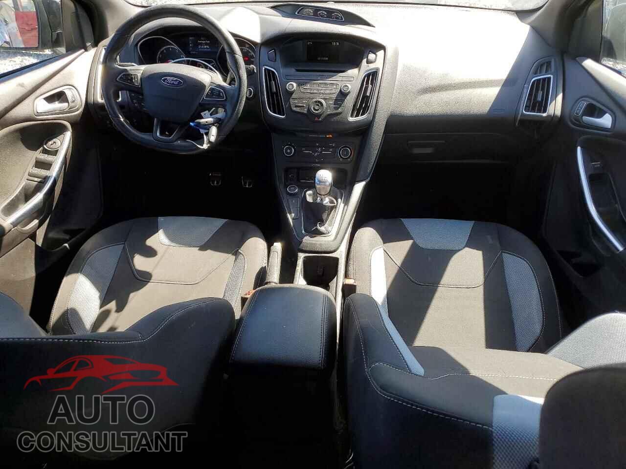 FORD FOCUS 2017 - 1FADP3L95HL277204