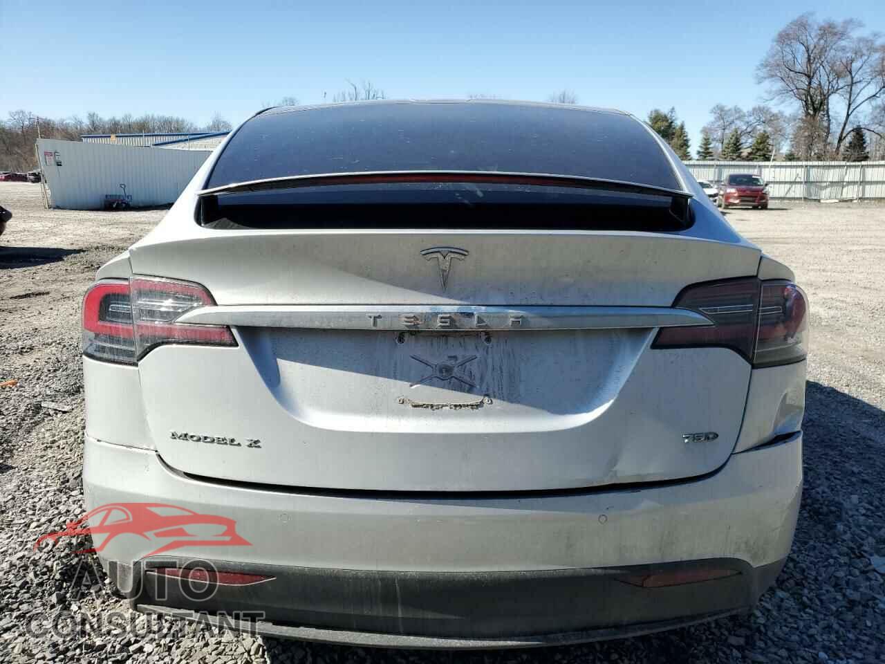 TESLA MODEL X 2018 - 5YJXCAE25JF103729
