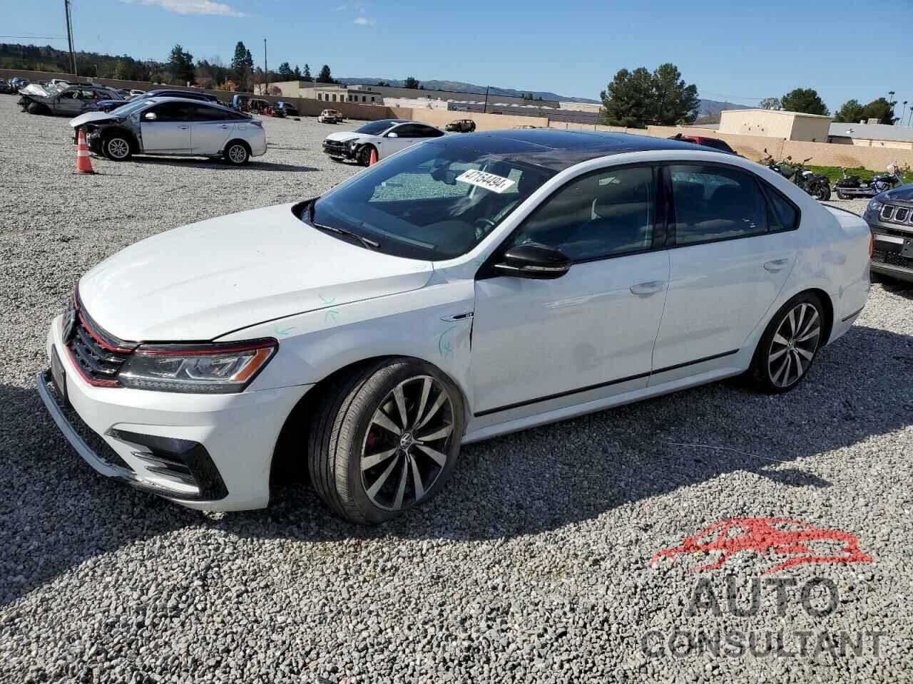 VOLKSWAGEN PASSAT 2018 - 1VWJM7A31JC040496