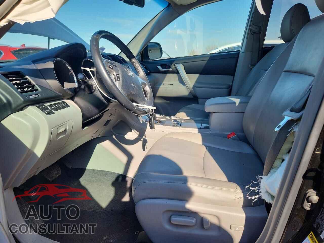 TOYOTA HIGHLANDER 2013 - 5TDBK3EH8DS241813