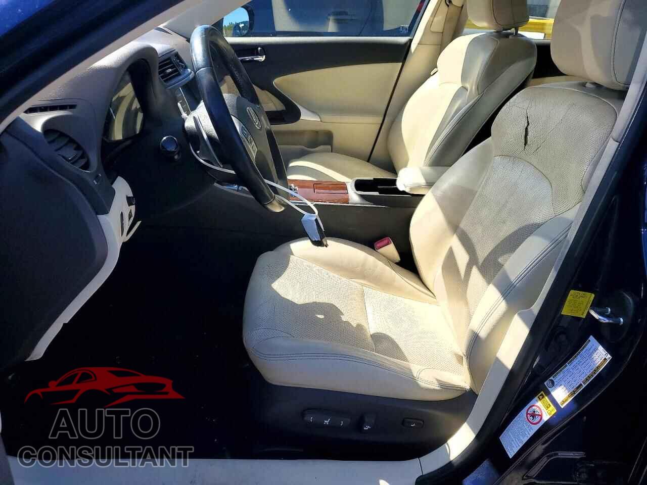 LEXUS IS 2012 - JTHCF5C25C5052879