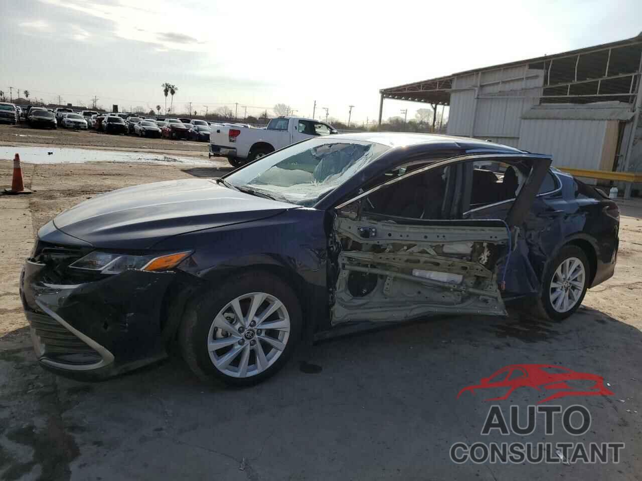 TOYOTA CAMRY 2022 - 4T1C11AK0NU671373