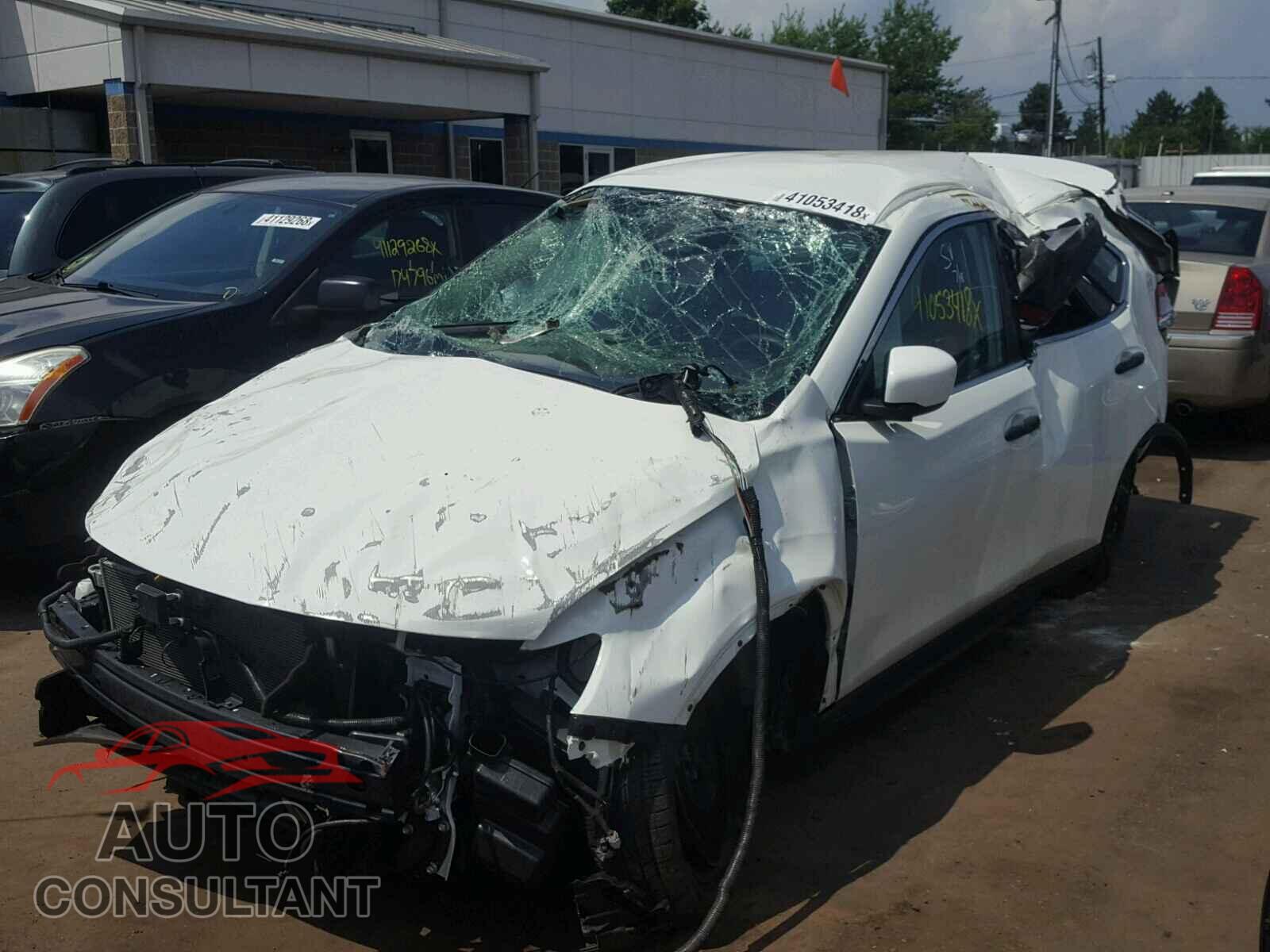 NISSAN ROGUE S 2017 - KNMAT2MT0HP582860