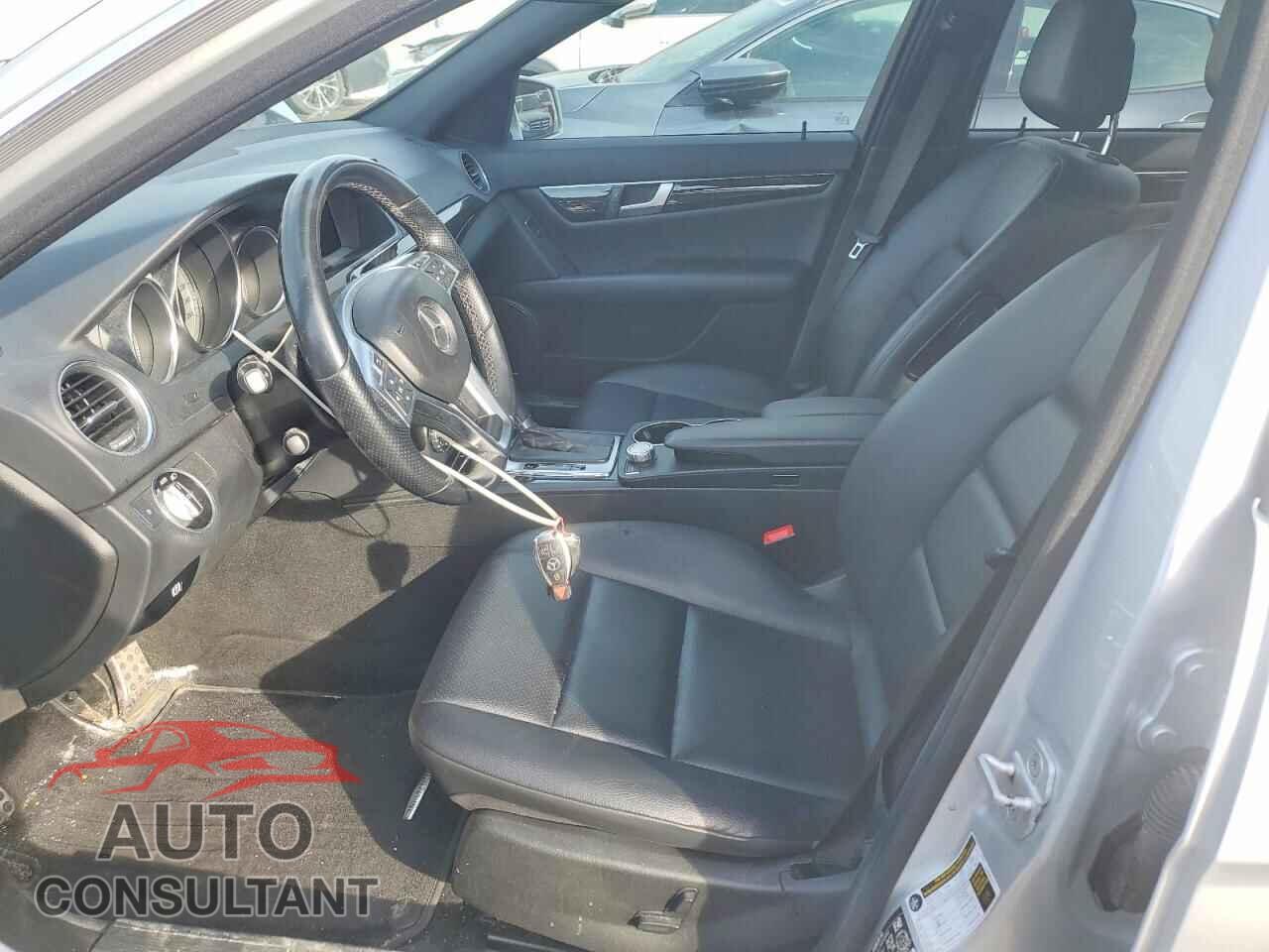 MERCEDES-BENZ C-CLASS 2013 - WDDGF8AB8DG119512