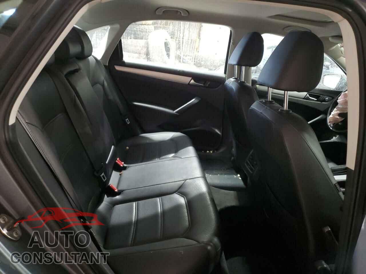 VOLKSWAGEN PASSAT 2013 - 1VWBN7A30DC044996
