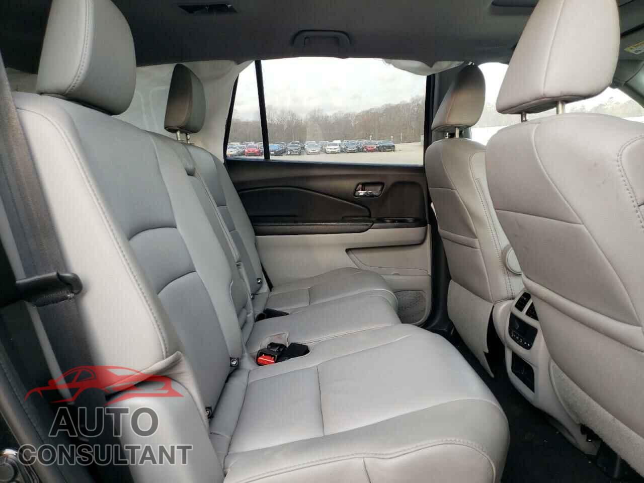HONDA PILOT 2017 - 5FNYF5H50HB018106
