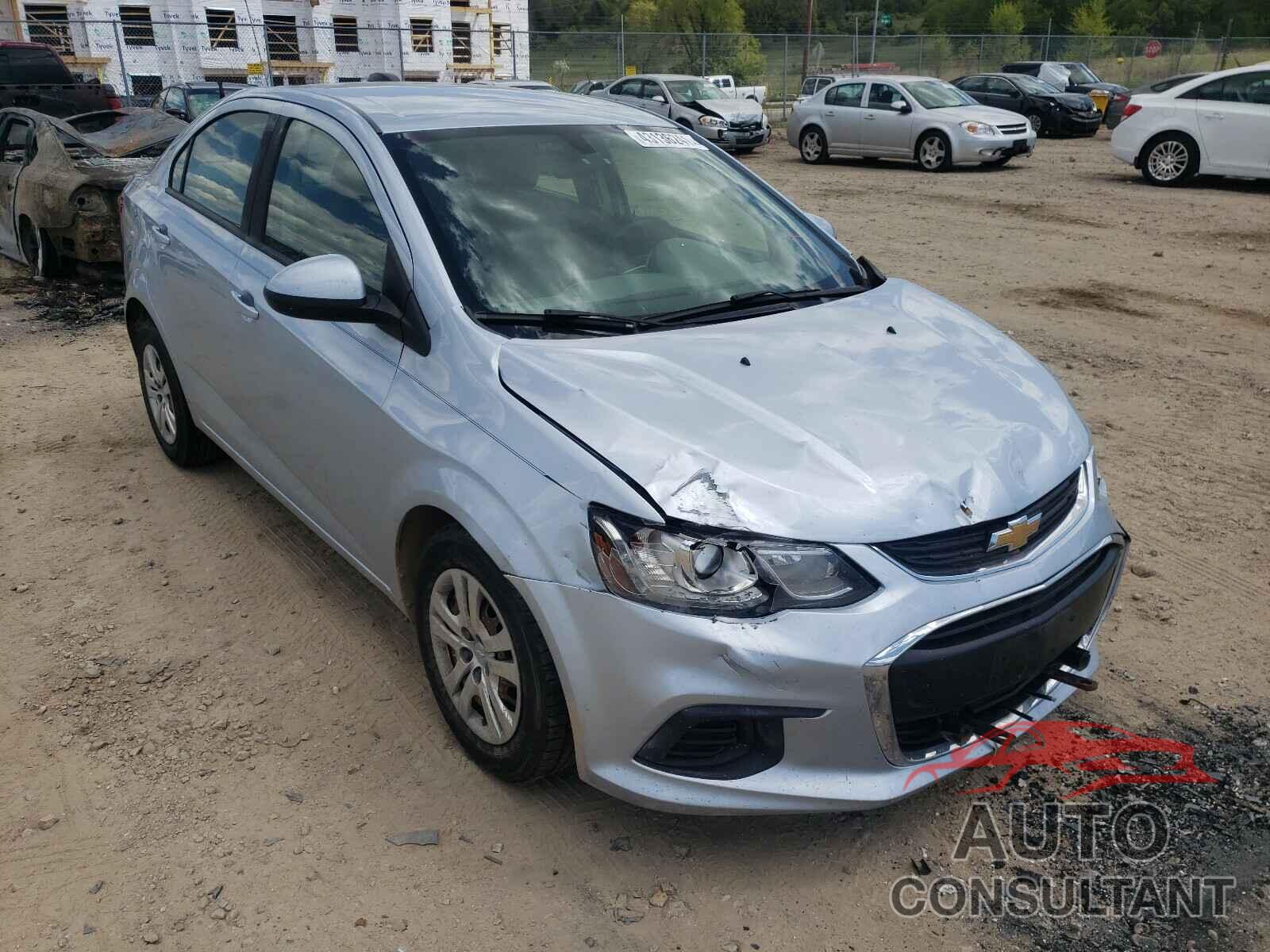 CHEVROLET SONIC 2017 - 1G1JB5SH1H4104377