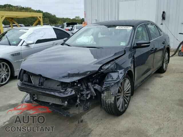 VOLKSWAGEN PASSAT 2015 - 1VWBT7A33FC054348