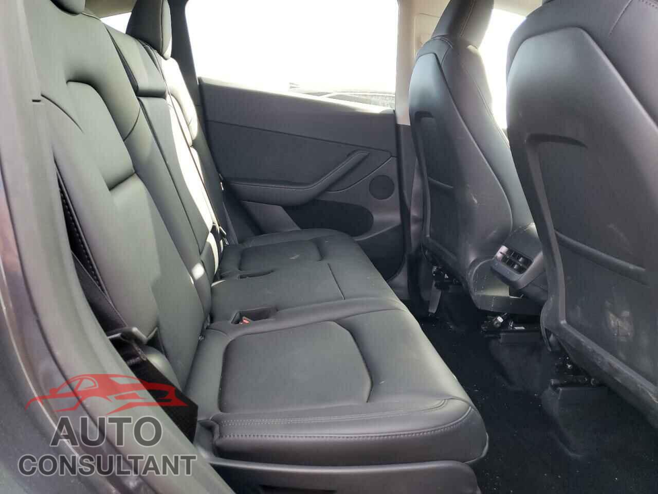 TESLA MODEL Y 2023 - 7SAYGAEEXPF940829