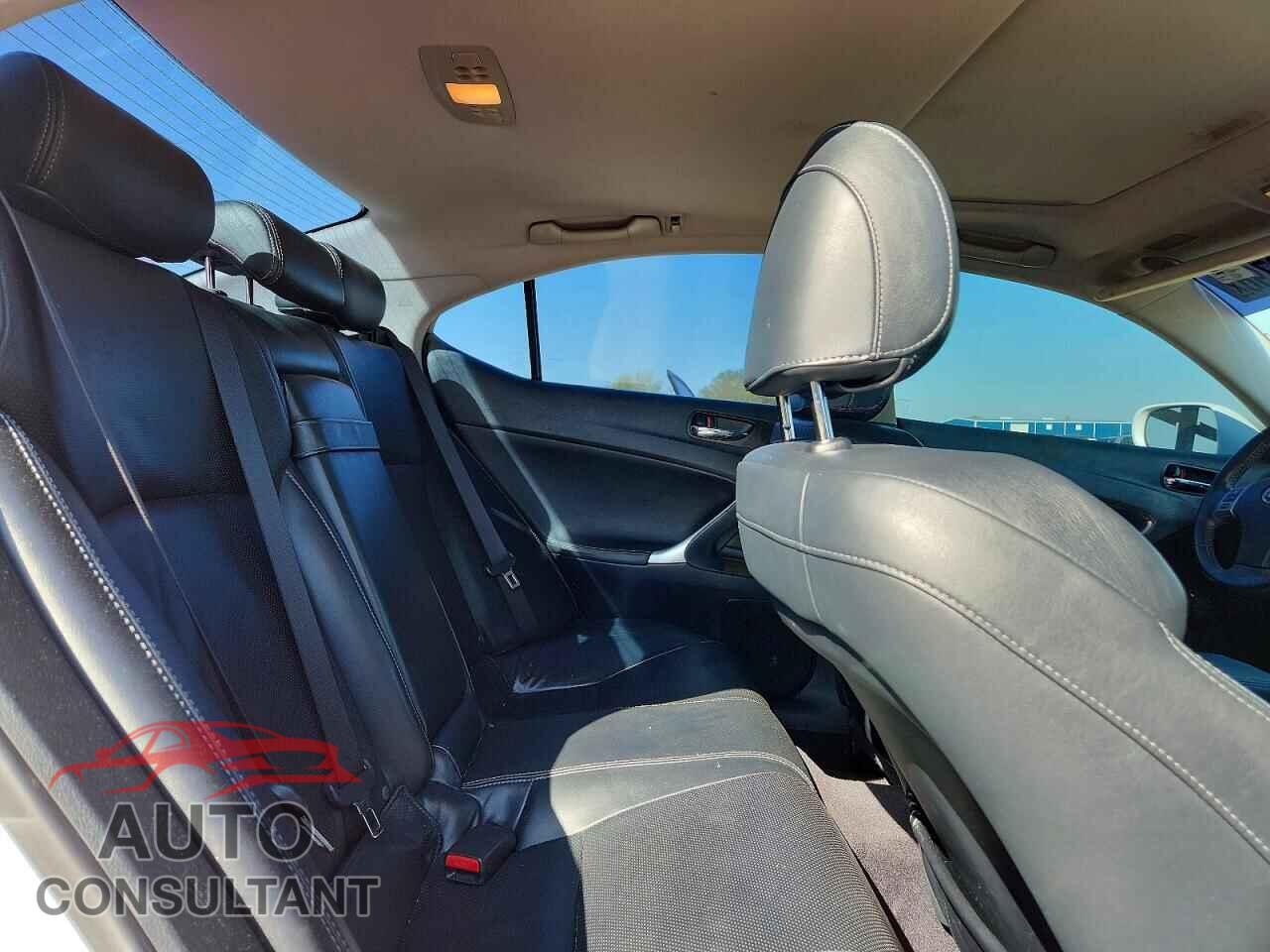 LEXUS IS 2011 - JTHBF5C20B5139857