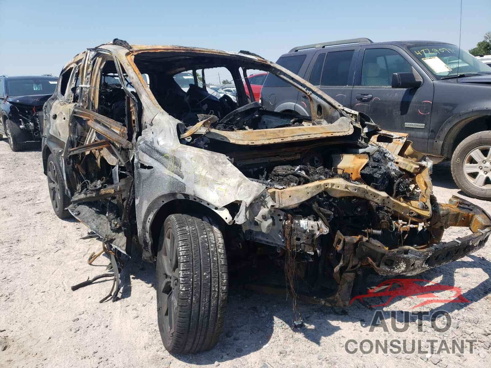 FORD ESCAPE 2017 - 1FMCU0GD5HUC24407