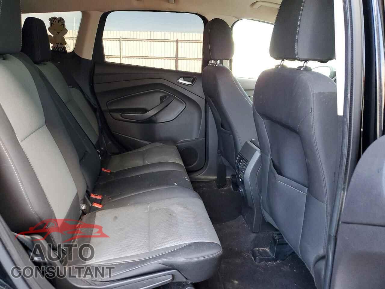 FORD ESCAPE 2017 - 1FMCU9GD3HUD30357