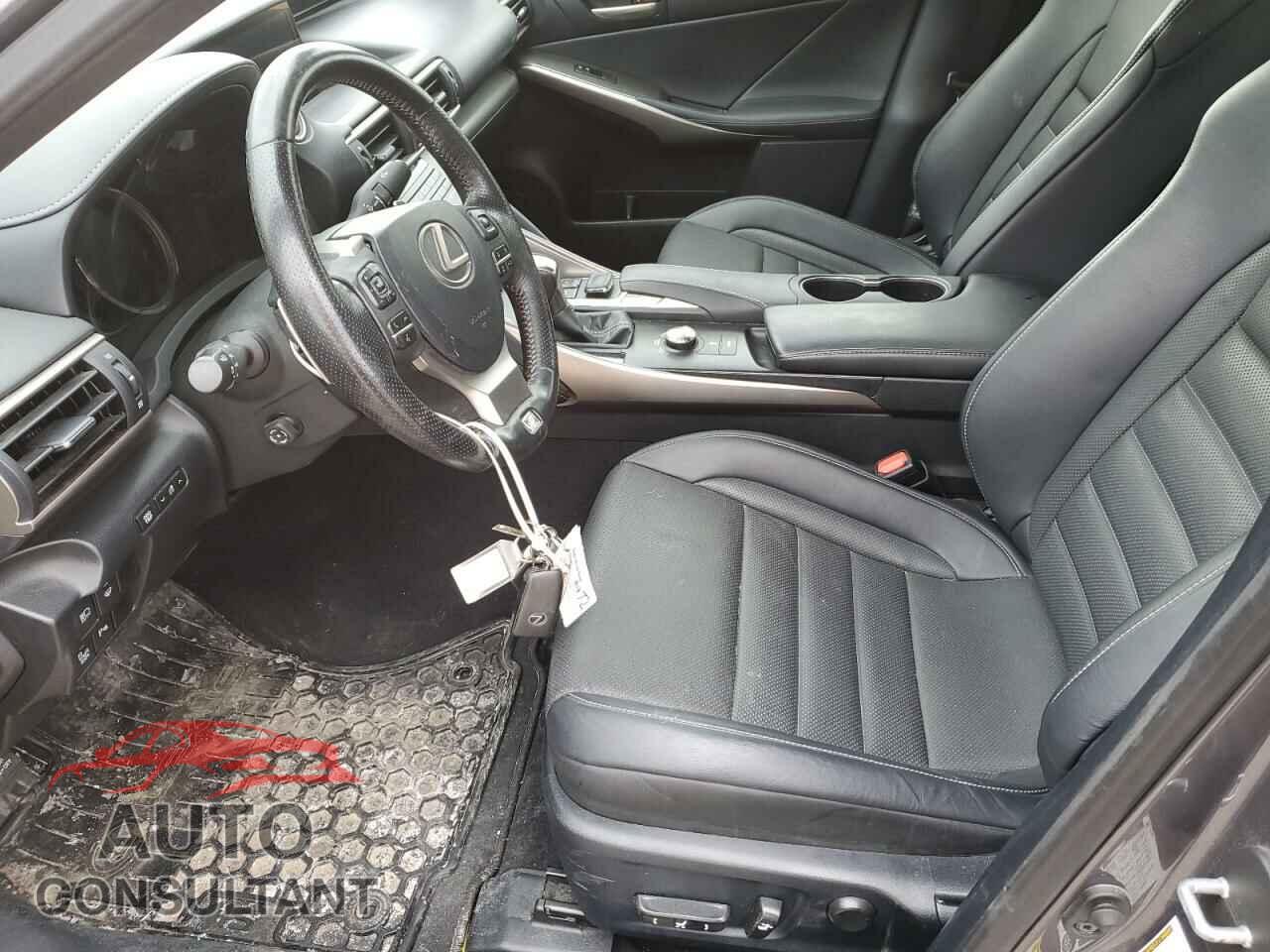 LEXUS IS 2018 - JTHC81D23J5033276