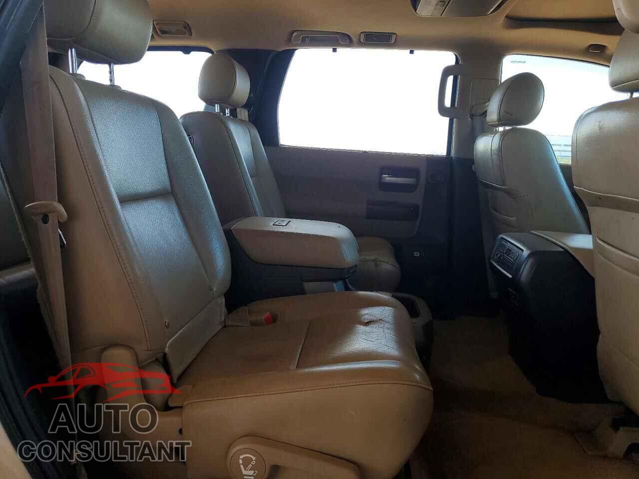 TOYOTA SEQUOIA 2011 - 5TDDY5G11BS040819
