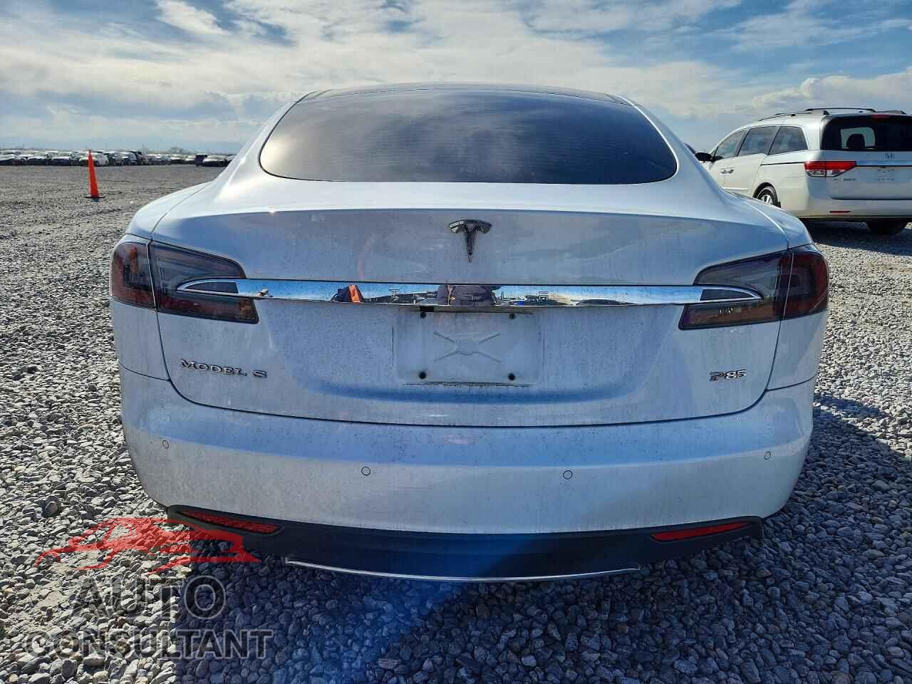 TESLA MODEL S 2013 - 5YJSA1CP8DFP26930