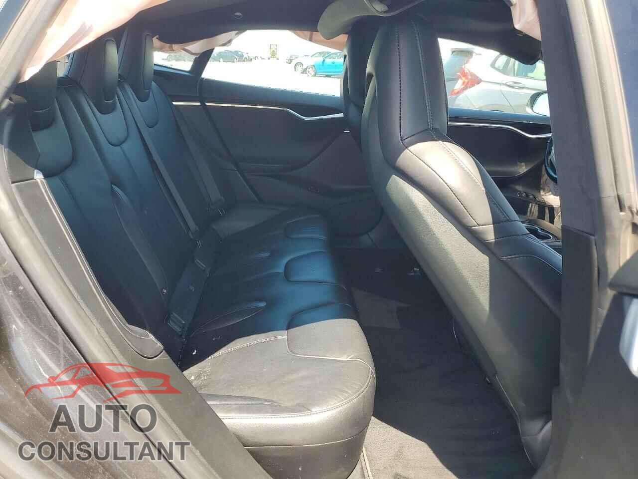 TESLA MODEL S 2015 - 5YJSA1E11FF118811