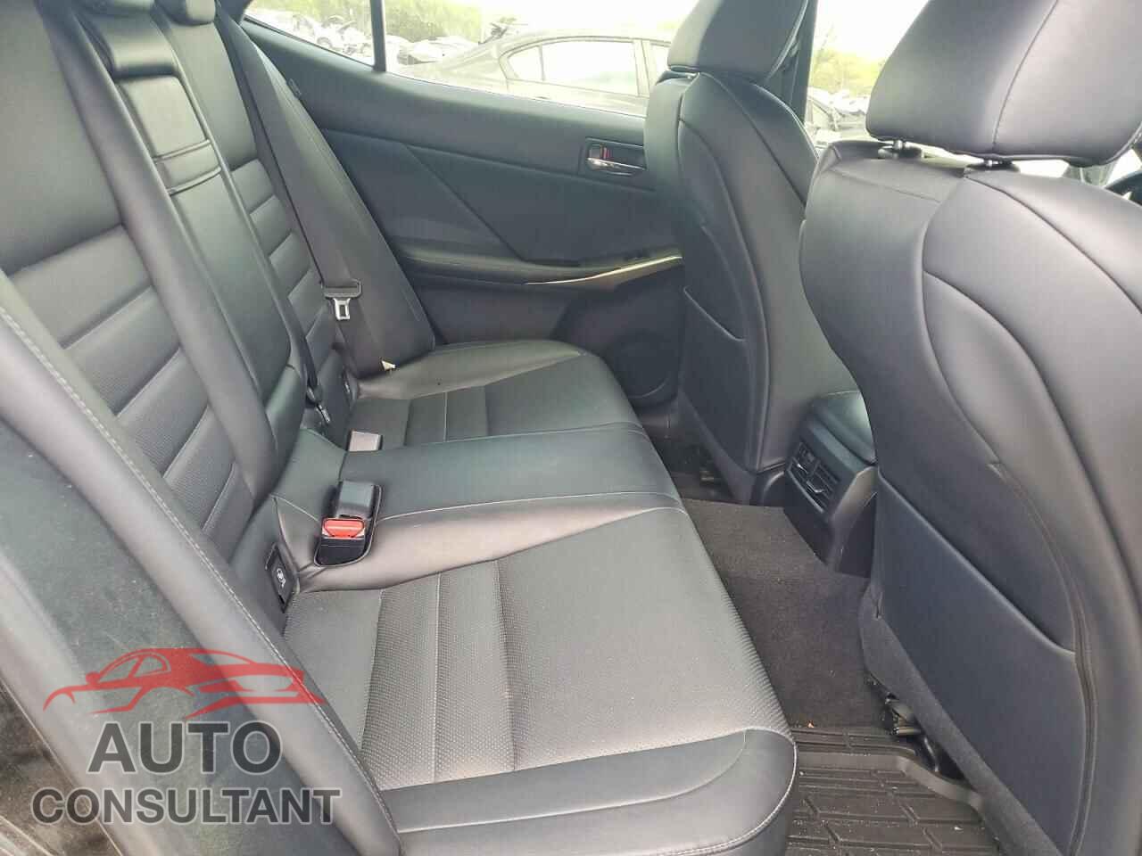LEXUS IS 2015 - JTHBE1D26F5021005