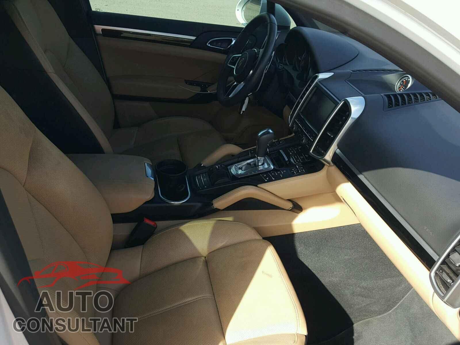 PORSCHE CAYENNE 2016 - WP1AA2A23GLA10073