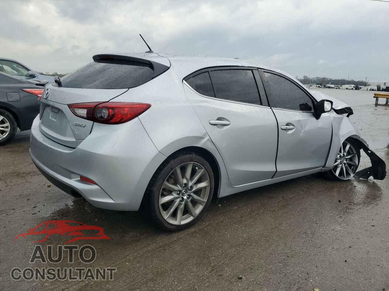MAZDA 3 2018 - 3MZBN1L38JM181026