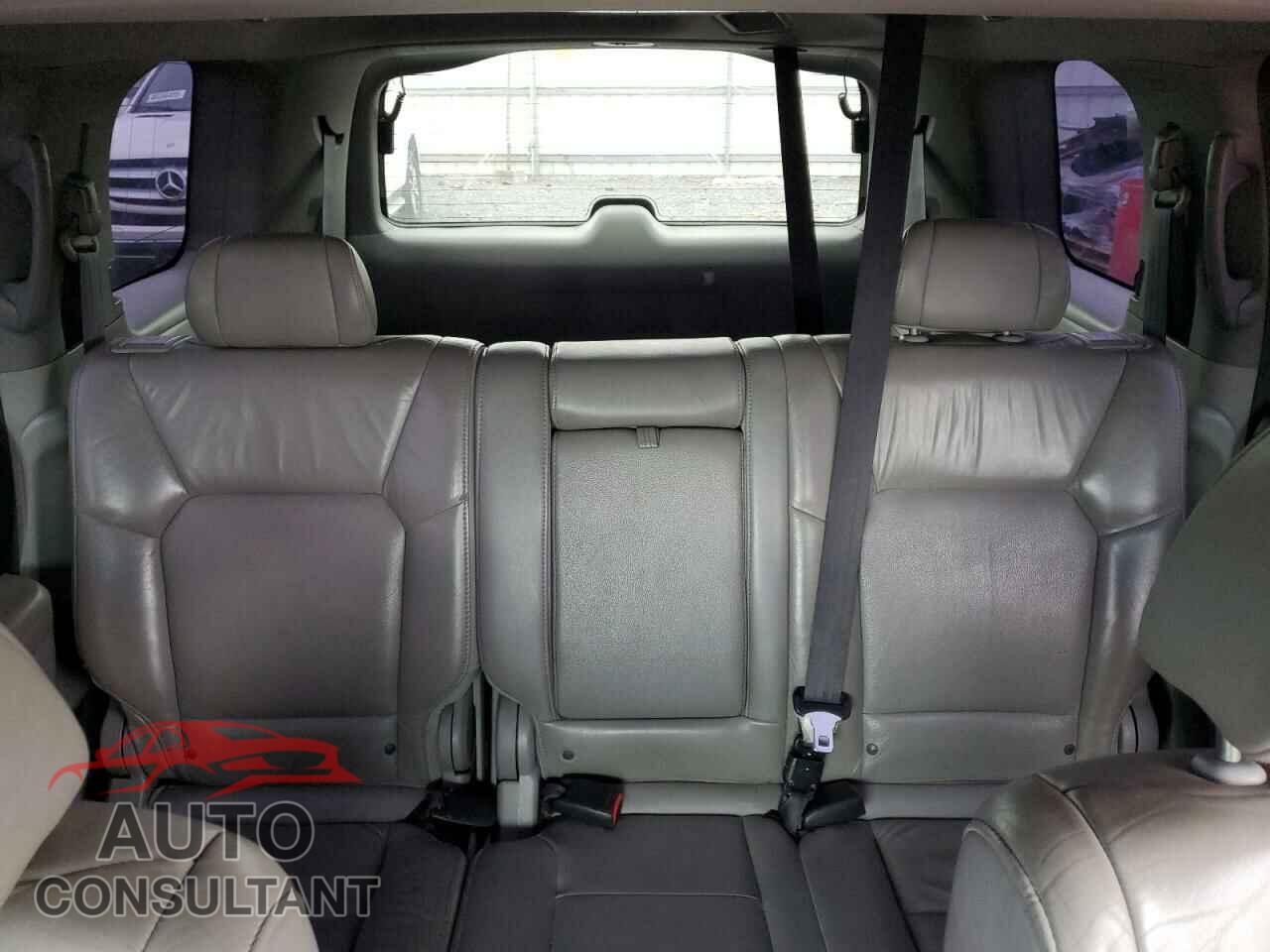 HONDA PILOT 2011 - 5FNYF4H52BB048290