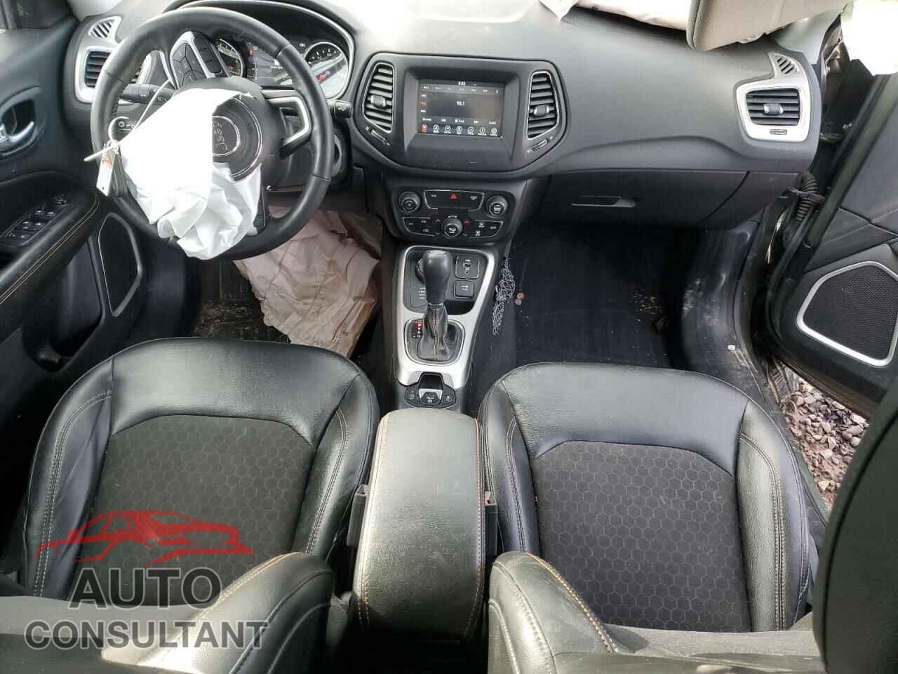 JEEP COMPASS 2018 - 3C4NJDBB4JT230752