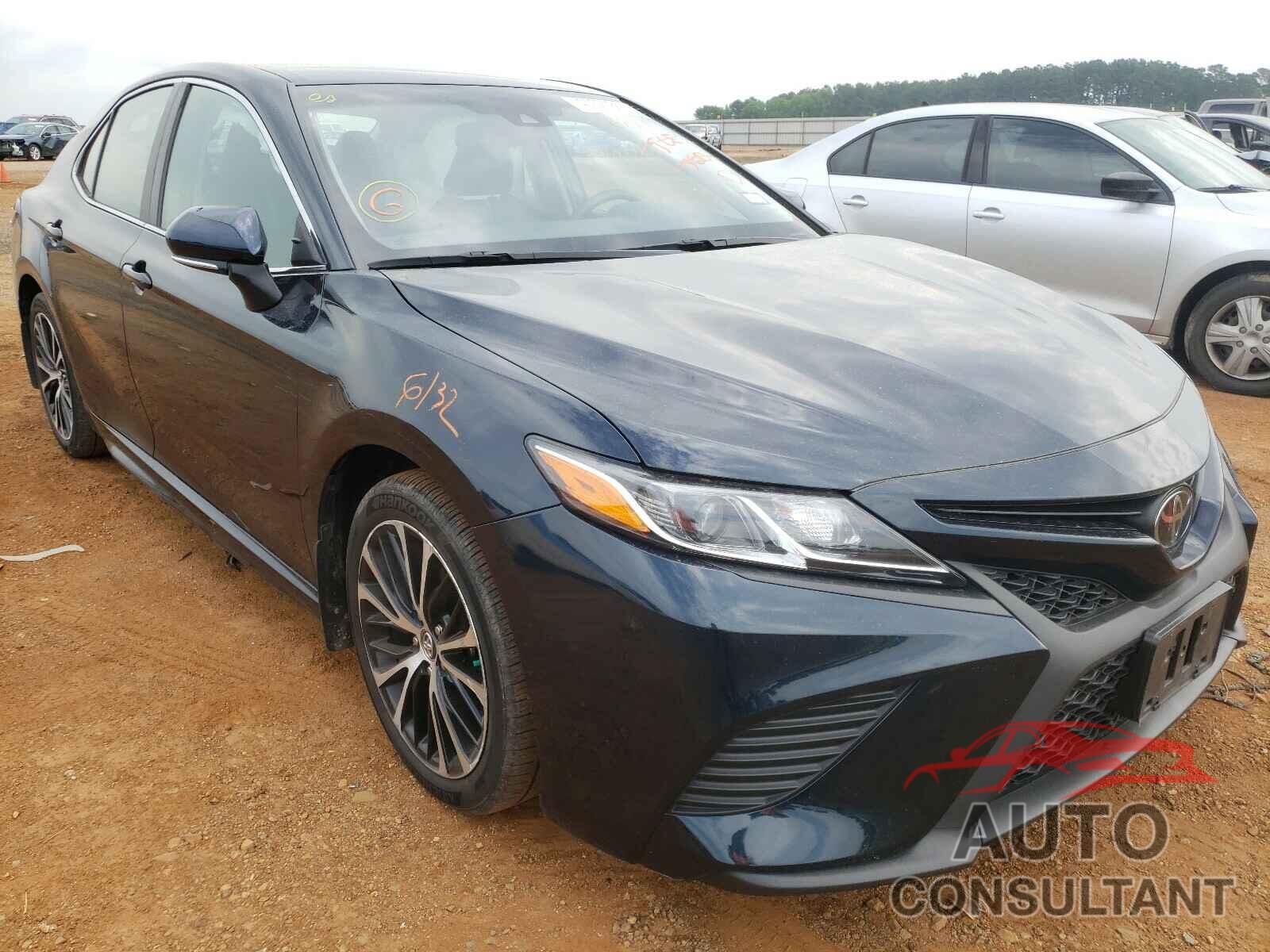 TOYOTA CAMRY 2018 - 4T1B11HK8JU616794