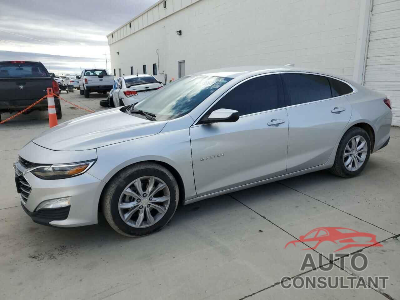 CHEVROLET MALIBU 2020 - 1G1ZD5ST5LF090739