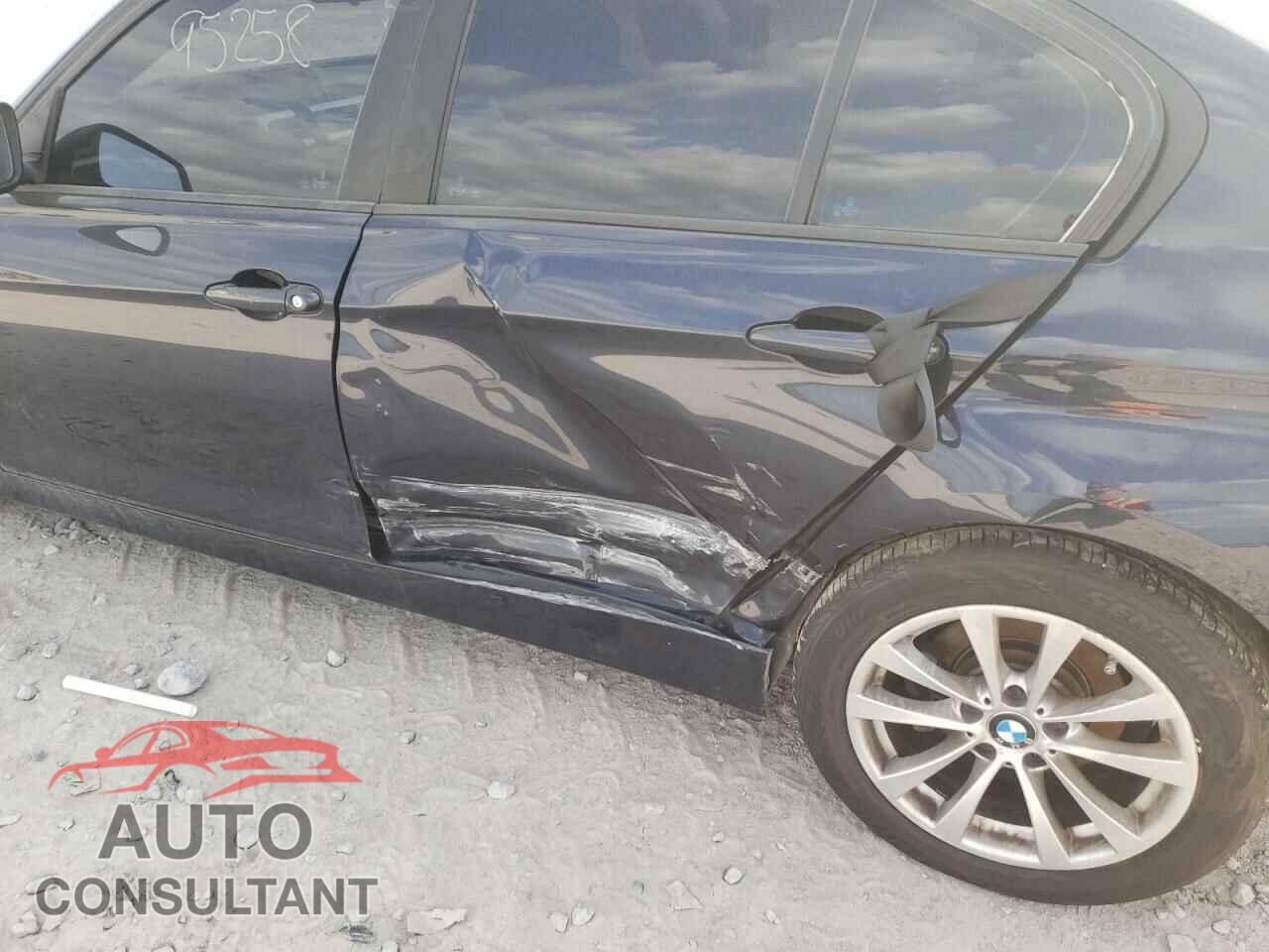 BMW 3 SERIES 2016 - WBA8E5G50GNU21018